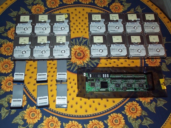Les disques durs qui ont servi a faire mon premiere array RAID de 400GB (a gauche), plus le reste (a droite)
