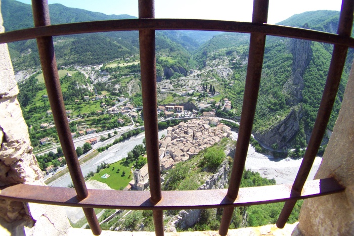 Vue prise depuis la Citadelle d'Entrevaux, avec l'Oeil!